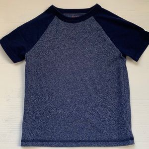 Cat & Jack boys T-shirt size XS 4/5